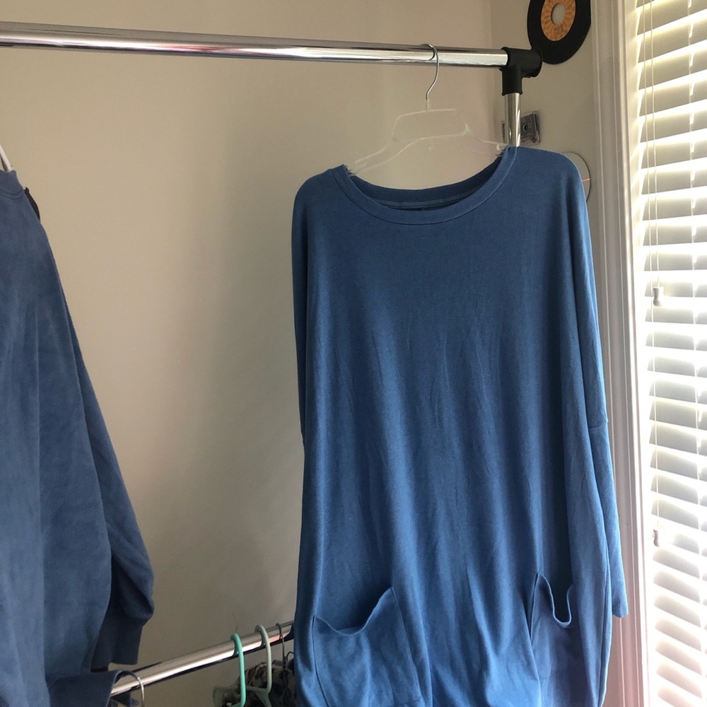 Blue Long Sleeve Pullover lightweight Sweater sweatshirt with pockets